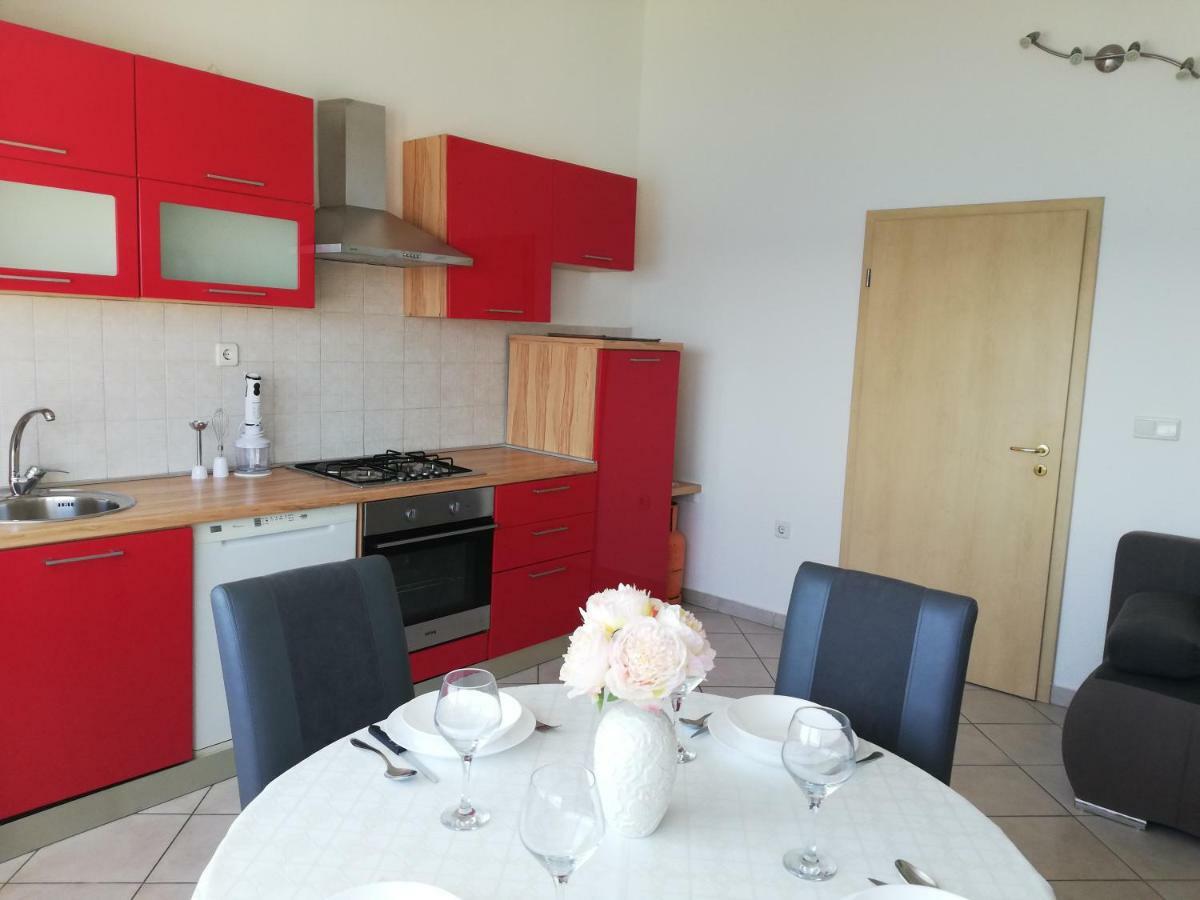 Apartment Petra Дуги-Рат Экстерьер фото